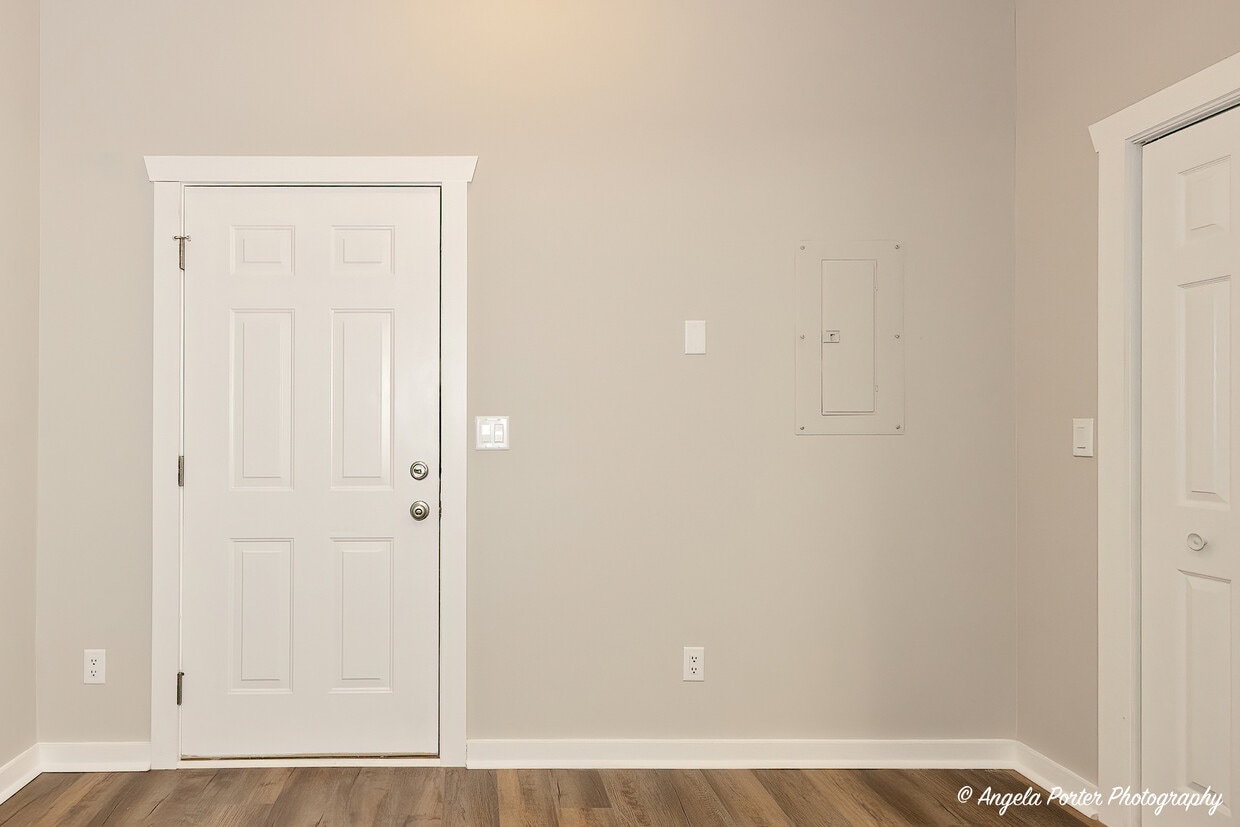 Primary Photo - 931 Main St