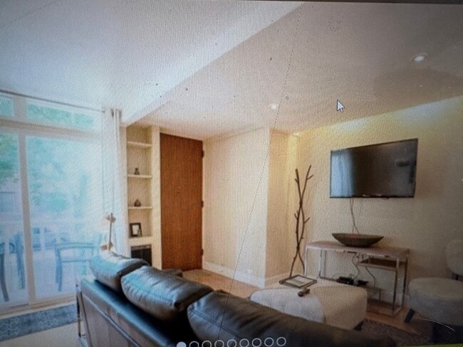 Photo - 830 W Altgeld St Apartment