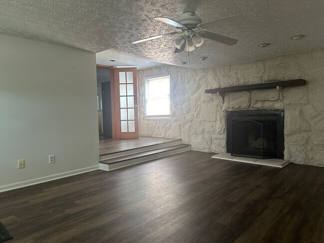Building Photo - 3 Bedroom Ranch Home in Dover, Ohio