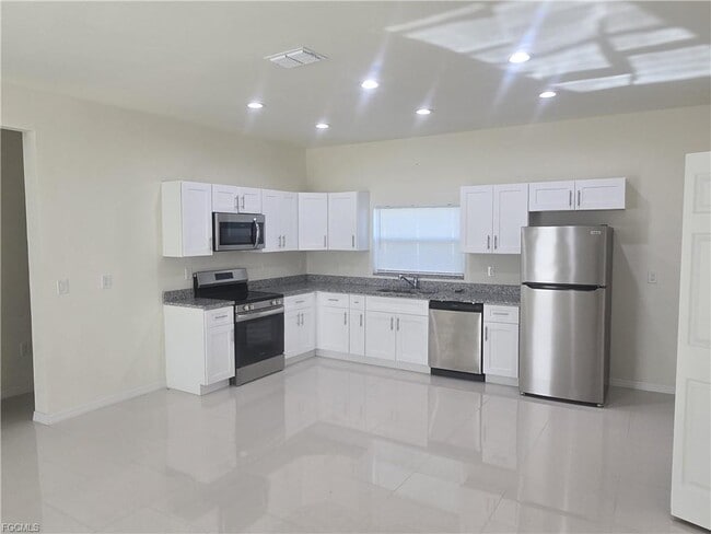 Foto del edificio - 324 Mangonia Ave