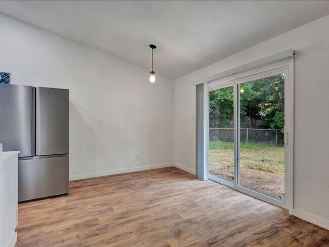 Foto del edificio - 3-bedroom, 2-bath home