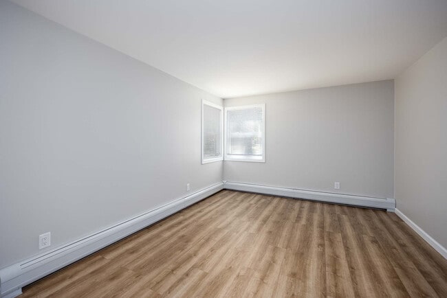 Building Photo - Glenora Gardens