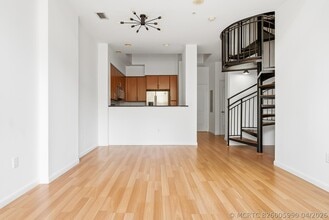 Building Photo - 801 S Olive Ave