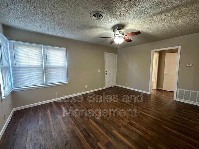 Building Photo - 2001 E Harlow Pl