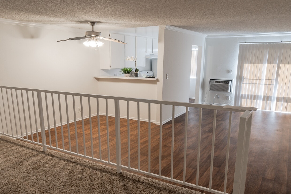 Primary Photo - 1255 N Orange Dr