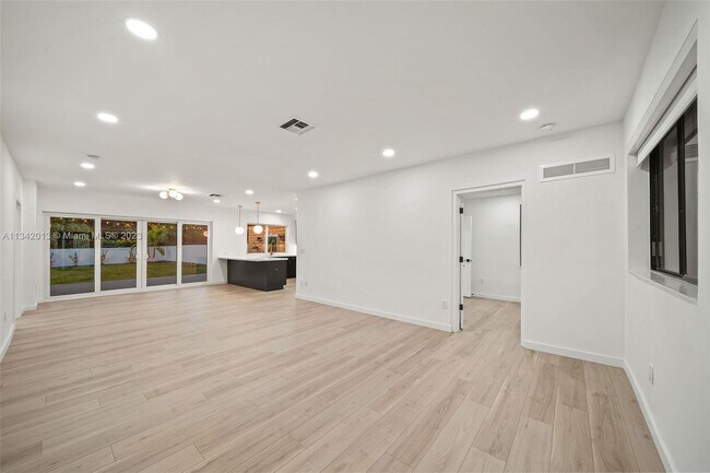 Building Photo - 282 NE 116th St