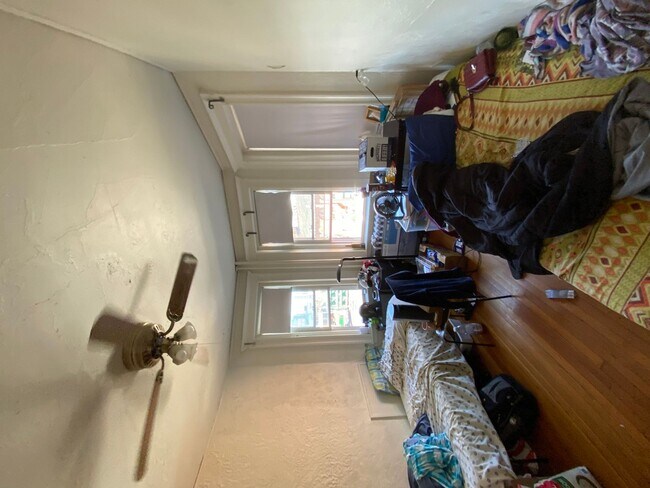 Building Photo - 1 Bedroom- No Broker Fee!