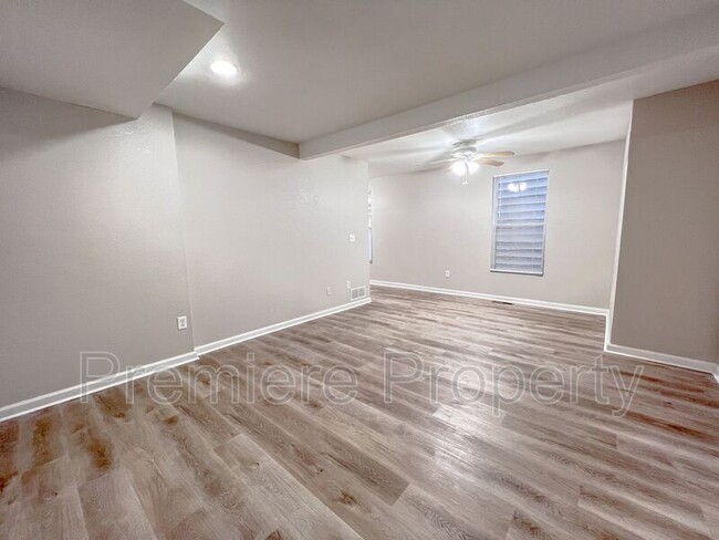 Building Photo - 534 Forest Ave