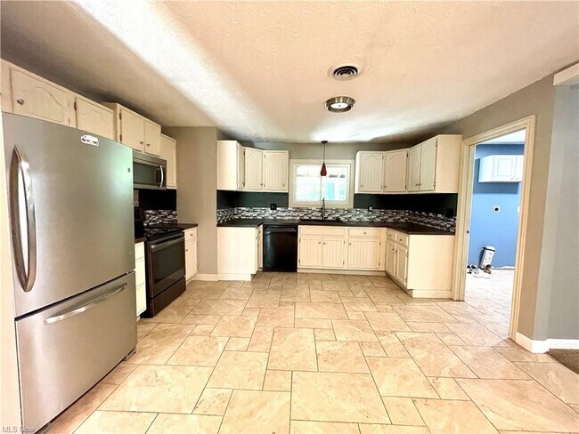 Foto del edificio - 32151 Avon Rd