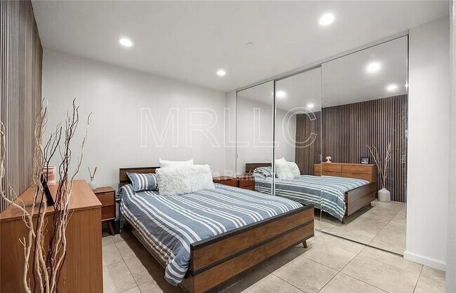 Foto del edificio - 1068 Calle Del Cerro