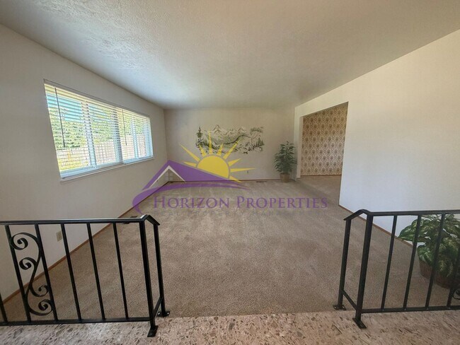 Foto del edificio - 3 Bed 2.5 Bath 2,027 sqft Fair Oaks Home with bonus office