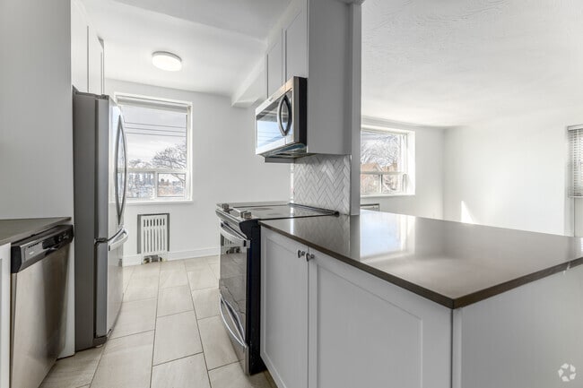 1BR, 1BA - 656SF - Kitchen - 99, 150 Dowling Avenue