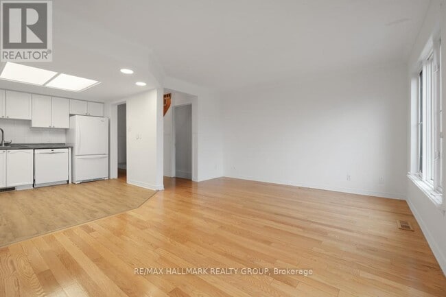 Building Photo - 97 Forestglade Crescent