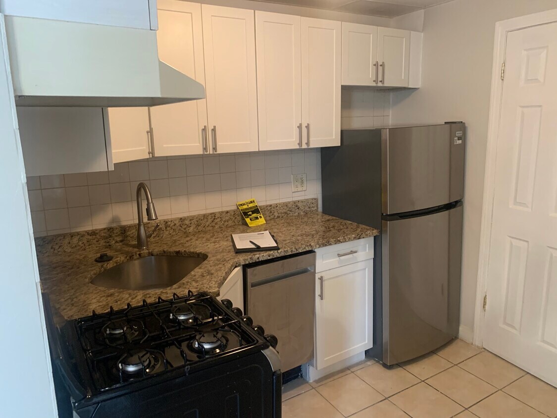 Foto principal - 110 Sciarappa St