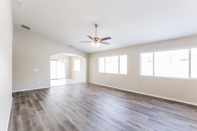 Foto del edificio - 2710 S 108th Ave