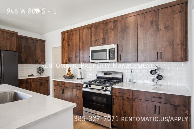 Foto del edificio - 946 W State Rd