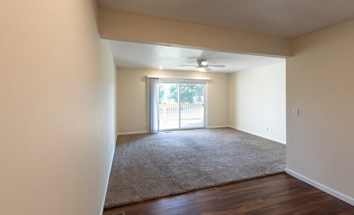 Primary Photo - 9 Ridgeview St