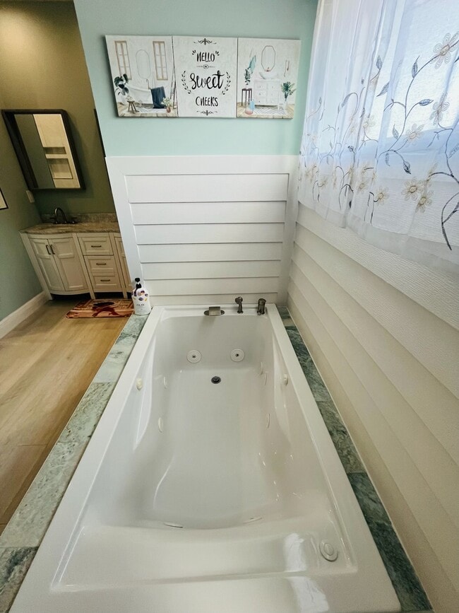 Foto del edificio - 8640 Rockland Dr