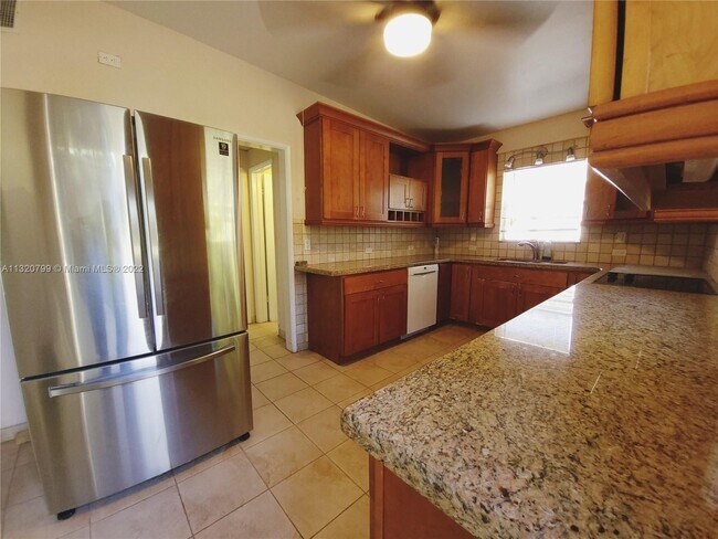 Building Photo - 7721 Coquina Dr