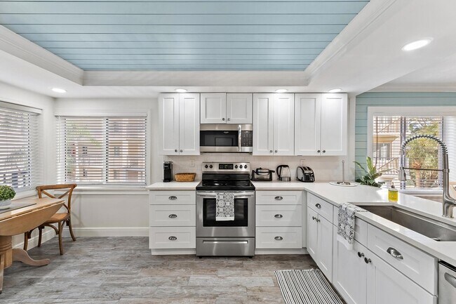 Building Photo - 275 Palm Ave