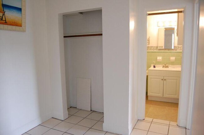 Building Photo - 490 S. Orlando Ave #1