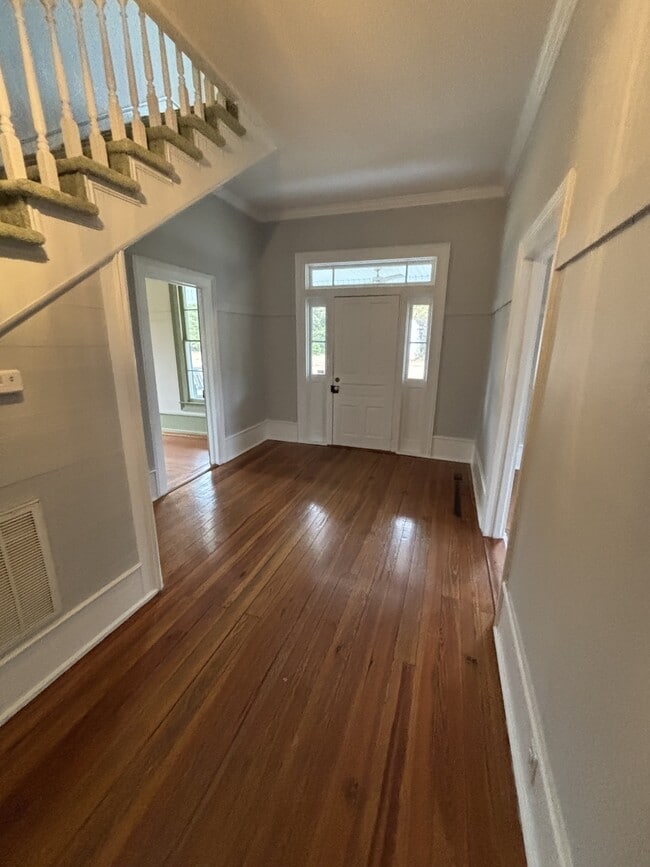 Building Photo - 800 Lennie Ln