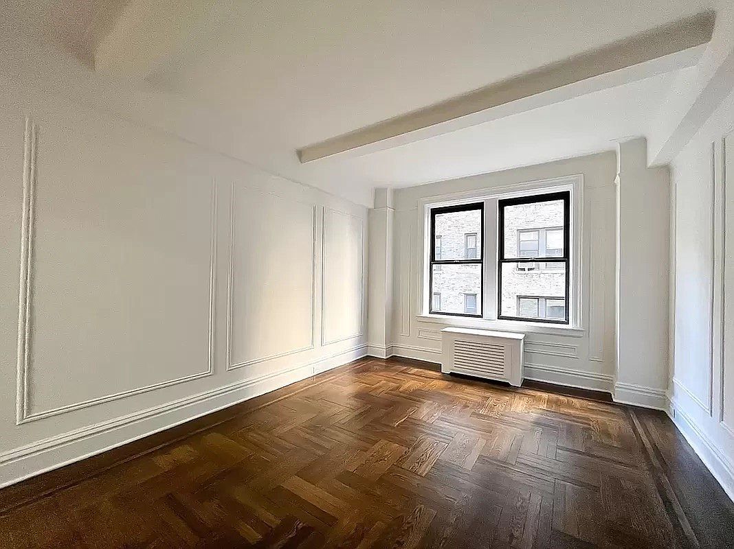 Foto principal - 20 W 68th St