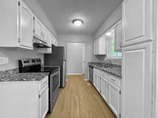 Foto del edificio - 3BR/2BA | Great Single Family Home | 2-Car Covered Parking | Fenced backyard!