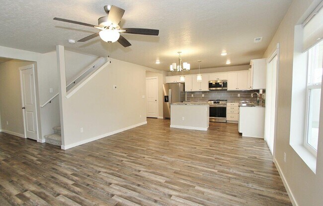 Building Photo - 6163 S Carlburg Ave