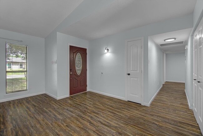 Foto del edificio - 5702 Golden Grove Ln