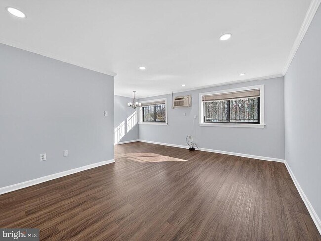 Foto del edificio - 3111 Naylor Rd SE