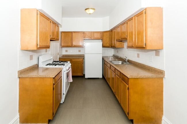 Interior Photo - 1101 E. Hyde Park Boulevard