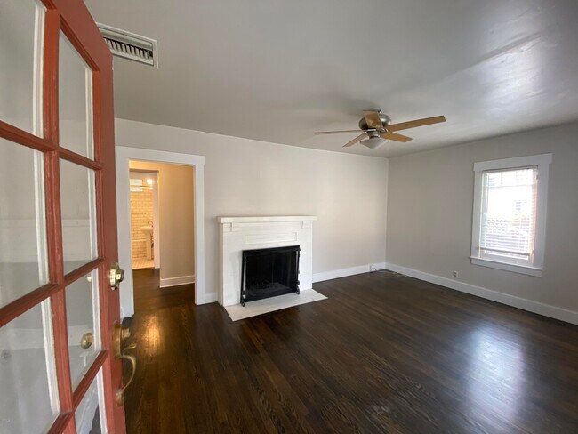 Building Photo - 708 N Catalina Ave