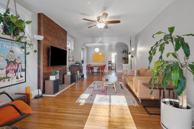Building Photo - 2 Bed/ 1 Bath Single Family Ranch (Optiona...