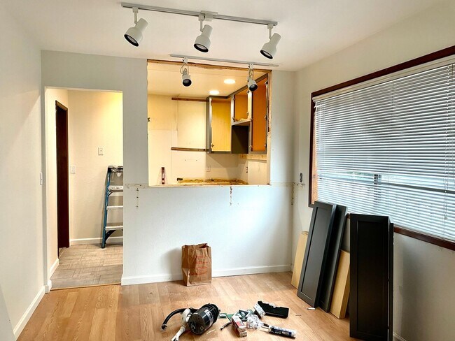 Foto del edificio - Downtown Edmonds Condo Rare 1 bed/1.5 bath...