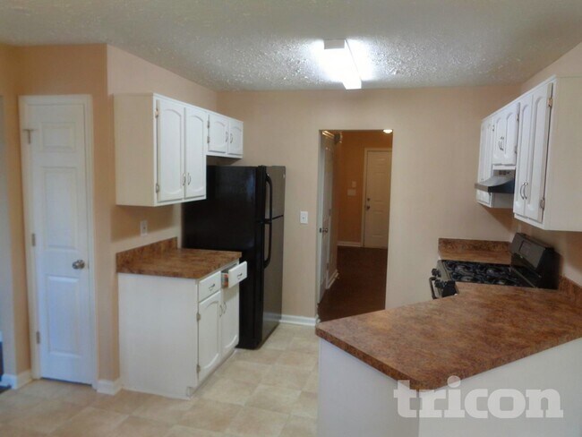 Building Photo - 730 Sugar Springs Ln SW