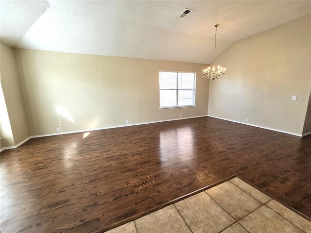 Foto del edificio - 8329 Derby Ln