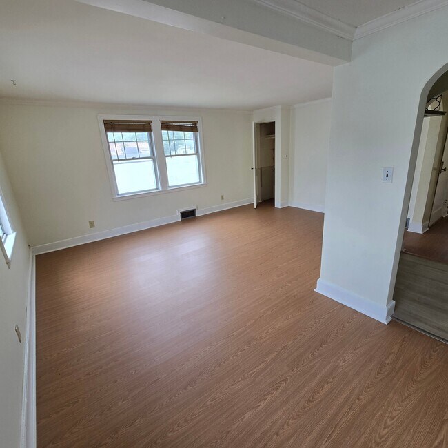 Building Photo - 155 Glenwood Ave