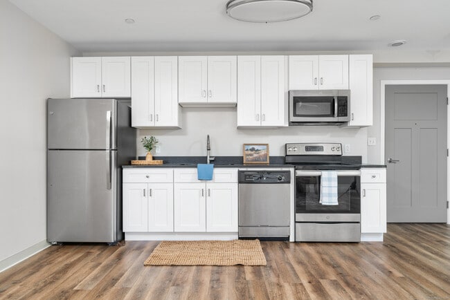 Foto del edificio - 170 Ridge Rd