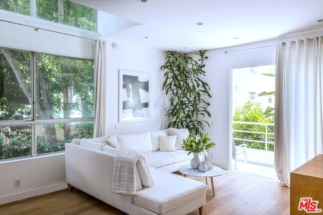 Foto del edificio - 514 S Barrington Ave