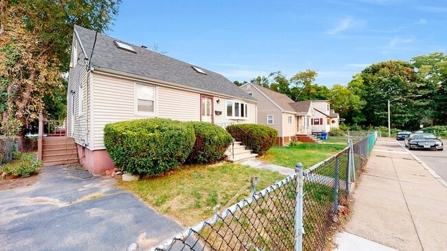 Building Photo - 62 Osceola St