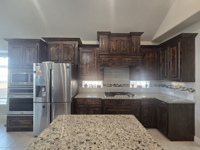 Foto del edificio - 2449 Twin Oaks Dr