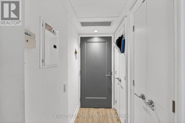 Building Photo - 155 Yorkville Ave