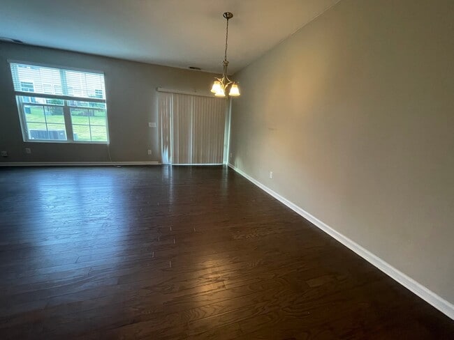 Foto del edificio - 844 Salem Pointe Pl