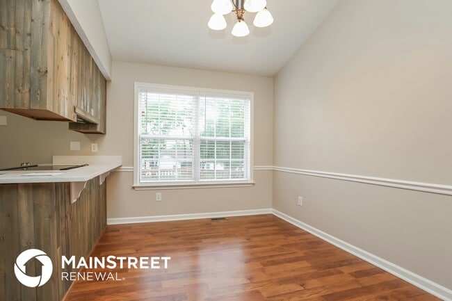 Building Photo - 187 Center St