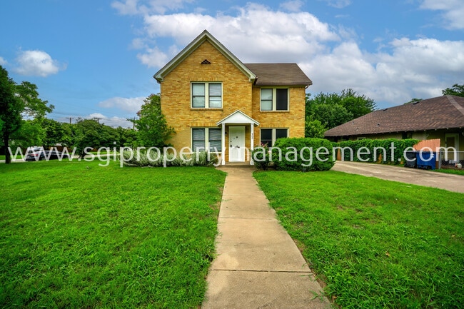 Building Photo - 902 S Oak Cliff Blvd