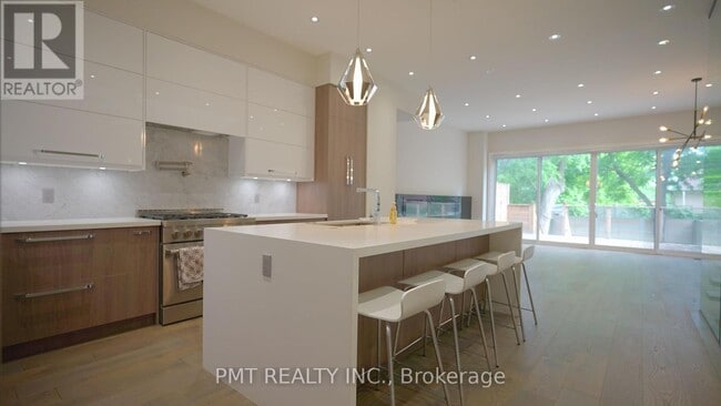 Building Photo - 435 Valermo Dr