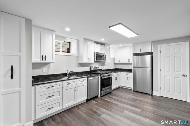 Building Photo - 548 Ferry St