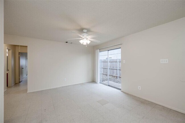 Building Photo - 6900 Branchwood Dr