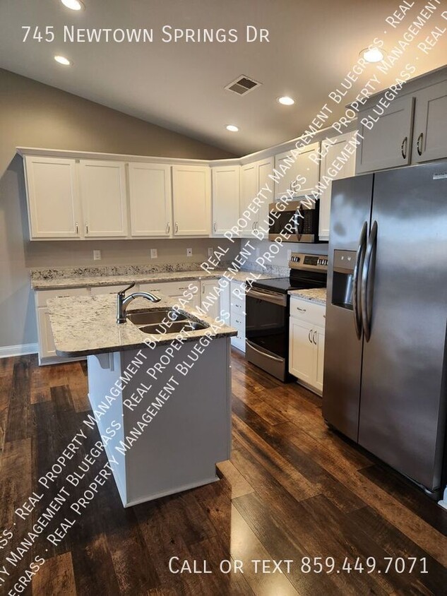 Primary Photo - Spacious 3 bedroom 2.5 Bath Townhouse just...